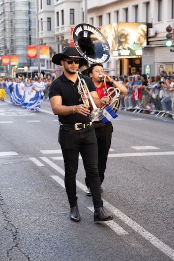 Los músicos nicaragüenses exiliados fundaron la Banda Filarmónica El Güegüense hace cuatro años para llevar la música de Nicaragua a Europa. (Foto: Redes Banda Filarmónica El Güegüense España)