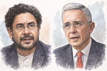 Dibujo estilo acuarela que muestra a Iván Cepeda con barba y pelo rizado a la izquierda, y a Álvaro Uribe con pelo canoso a la derecha, ambos con gafas.