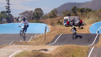 Ciclistas salvadoreños participan en el Campeonato Centroamericano de Ruta en Guanacaste, Costa Rica