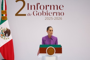 La presidenta de México, Claudia Sheinbaum, habla durante su segundo informe de gobierno este martes en Palacio Nacional, en la Ciudad de México (México). EFE/Sáshenka Gutiérrez