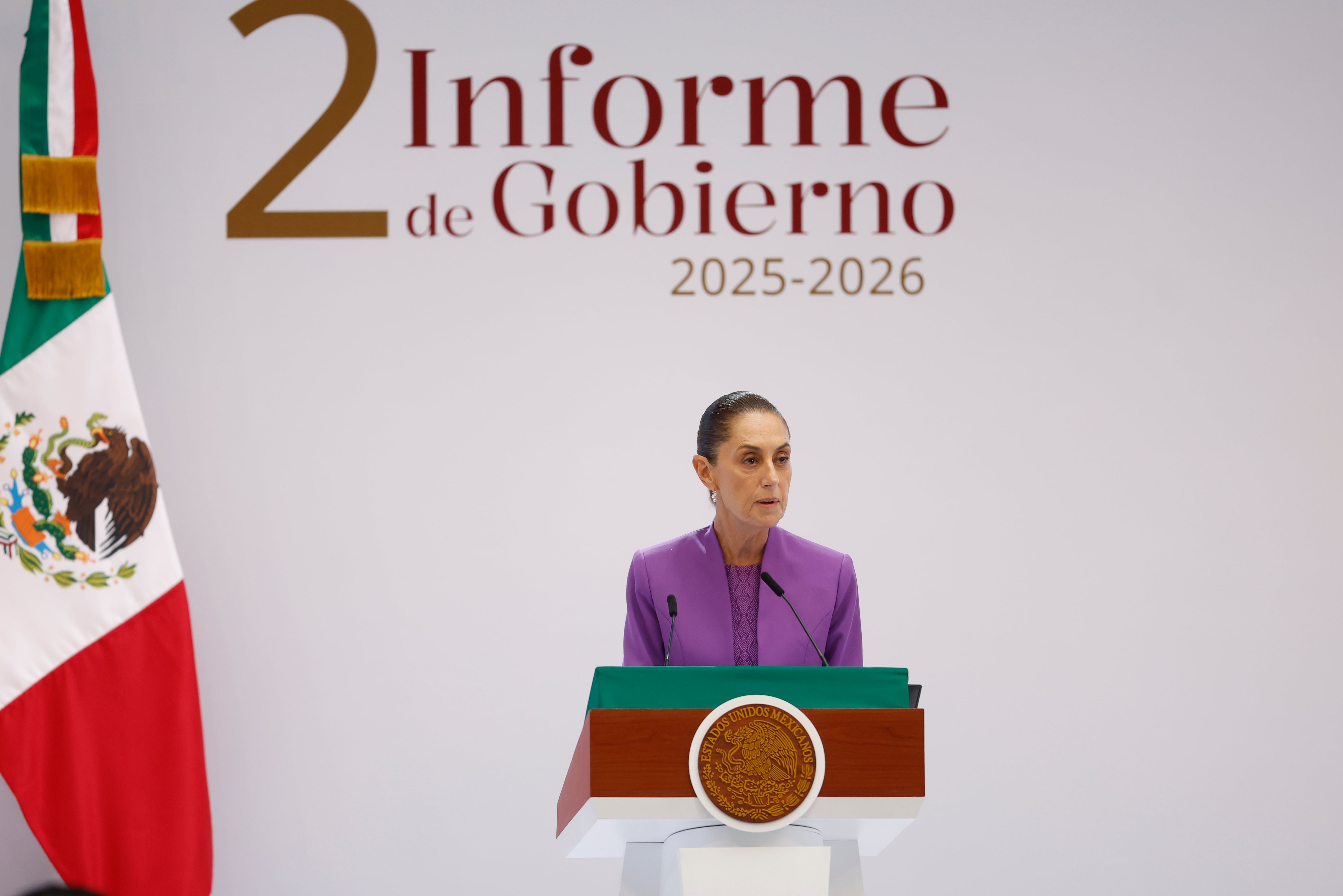 La presidenta de México, Claudia Sheinbaum, habla durante su segundo informe de gobierno este martes en Palacio Nacional, en la Ciudad de México (México). EFE/Sáshenka Gutiérrez
