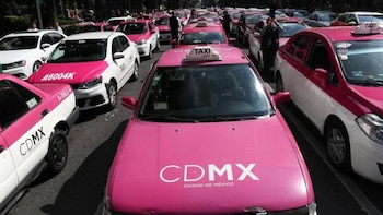 Taxista arrolló a varias personas