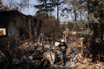A casa de um vizinho foi queimada num incêndio florestal, no dia 29 de julho de 2026, em Pelayos de la Presa, Madrid (Espanha). (Alejandro Martínez Vélez/Europa Press)