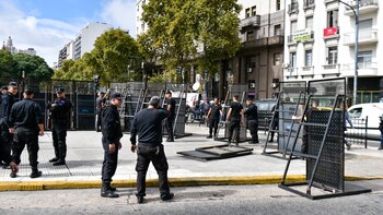 Marcha en el Congreso Jubilados y paro - 9 de abril