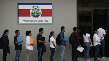 Residencia legal y permisos laborales para migrantes de Nicaragua, Venezuela, Cuba y Colombia en Costa Rica bajo nueva disposición nacional