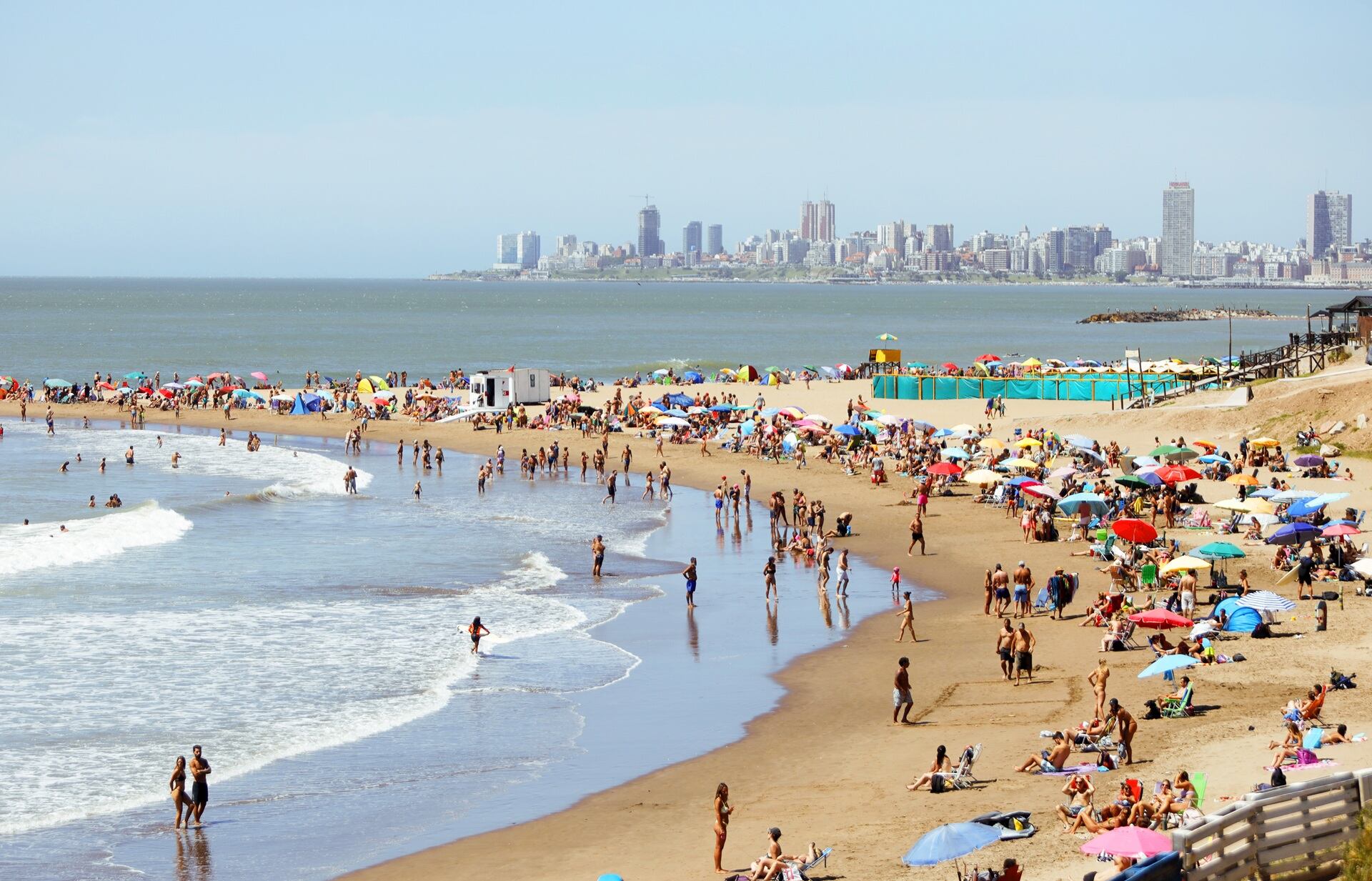 La costa de Mar del Plata invita a descubrir balnearios con servicios renovados, paisajes naturales y alternativas para el descanso (EMTURYC)