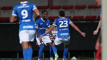 El colombiano Daniel Muñoz, la figura del Genk: gol y primer triunfo en la liga de Bélgica