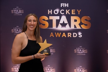 Cristina Cosentino fue reconocida como la mejor arquera del mundo (@fihockey)