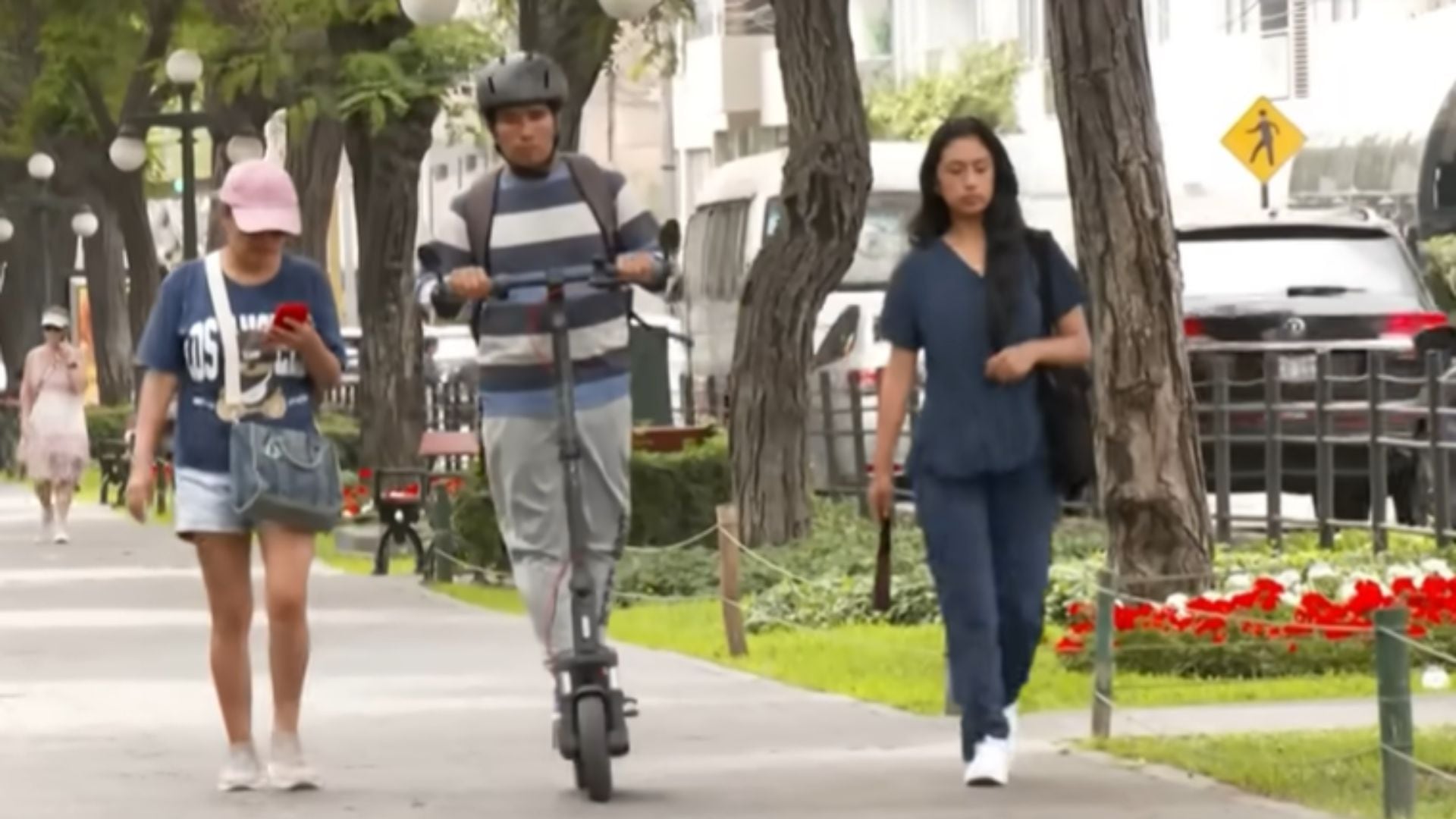 Berma central de la avenida José Pardo es solo de uso peatonal.