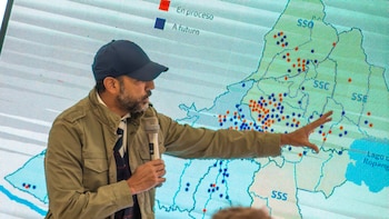 Las autoridades y el sector