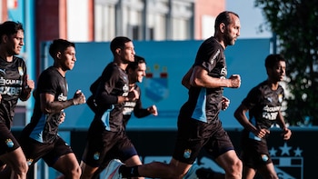 Con Hernán Barcos: el inédito once titular que probó Roberto Mosquera en Sporting Cristal con miras al Torneo Clausura 2026