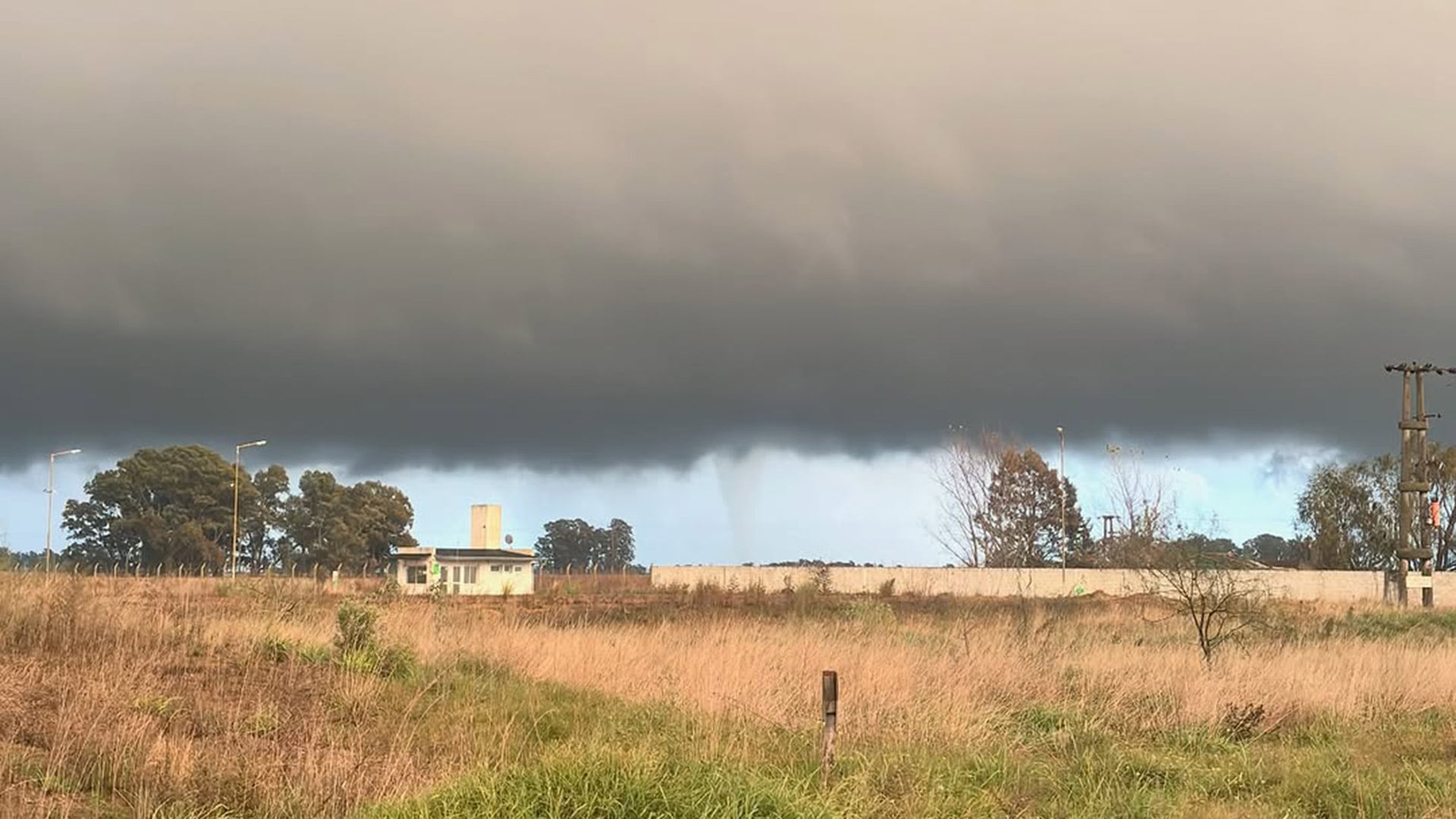 El tornado que azotó un paraje rural en Las Flores