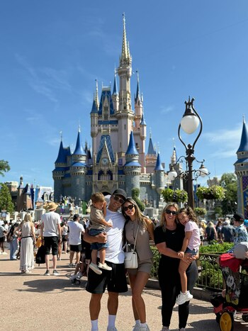 La familia Martínez posando con