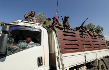 FOTO DE ARCHIVO. Miembros de la milicia Ambara viajan en camiones para luchar contra el Ejército de Liberación del Pueblo de Tigray en Etiopía. Noviembre 9, 2020. REUTERS/Tiksa Negeri