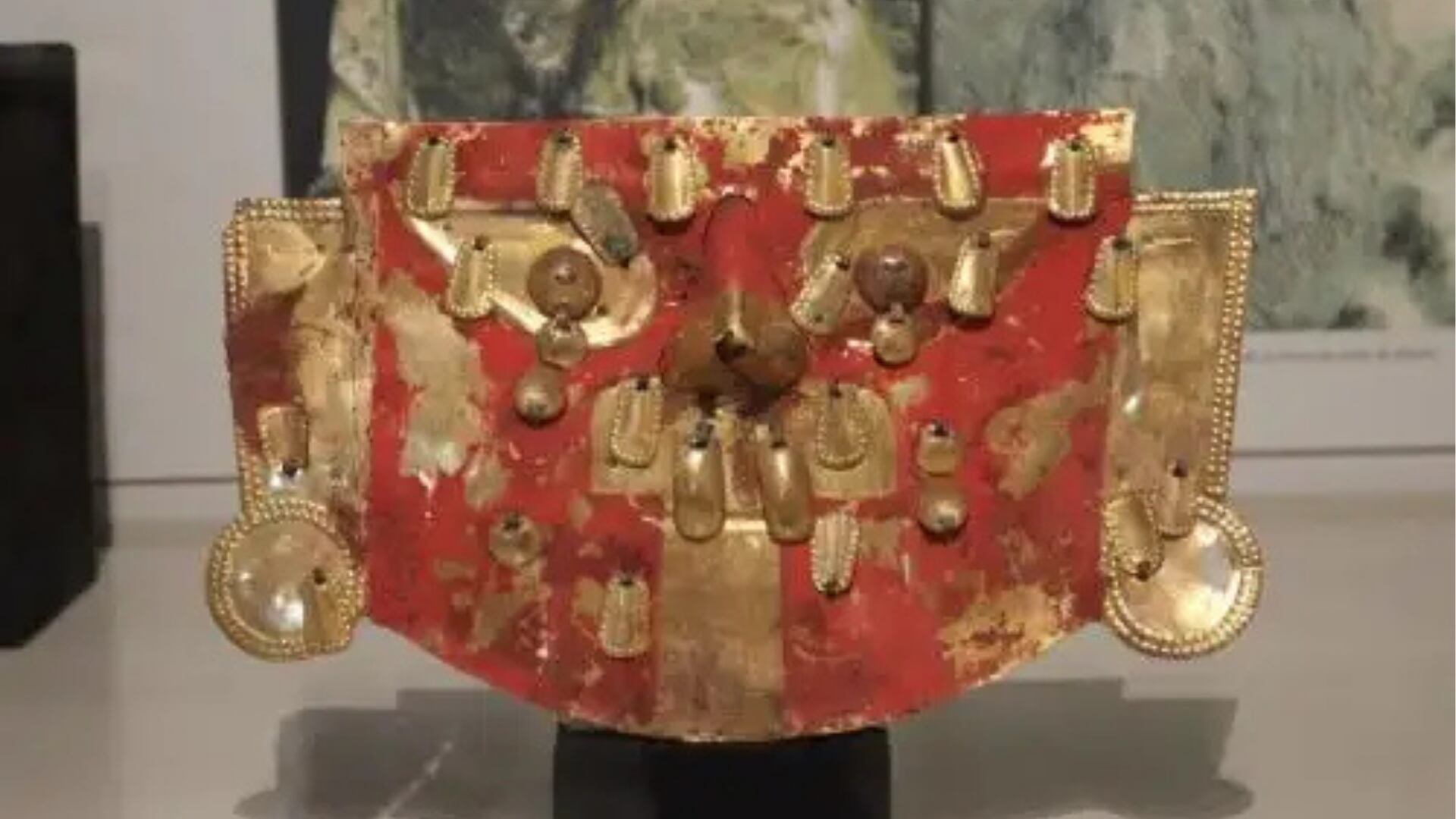 Máscara de oro con ojos de esmeralda y joyas funerarias revelan el poder de la cultura Sicán. (Foto: Agencia Andina)