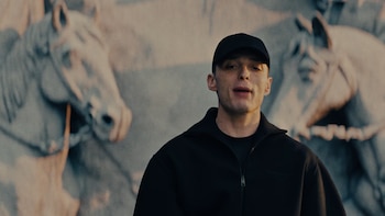 Peso Pluma le niega foto