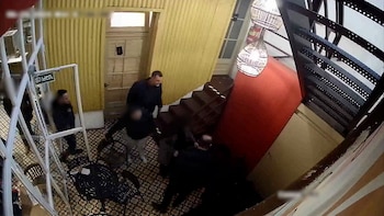 Recuperaron tres carteras de alta gama en Recoleta