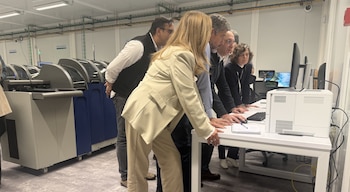 La Casa de la Moneda de Portugal realiza una inspección técnica en la Imprenta Nacional de Bogotá para optimizar la producción de pasaportes colombianos - crédito @LeonViviana/X