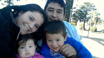 Alejandra y Damián, junto a Patricio y a su hermana Romina