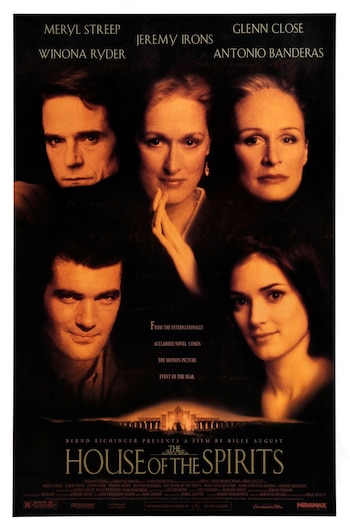 Póster de 'La Casa de los Espíritus' con collage de rostros de Meryl Streep, Jeremy Irons, Glenn Close, Winona Ryder, Antonio Banderas, y un edificio al pie