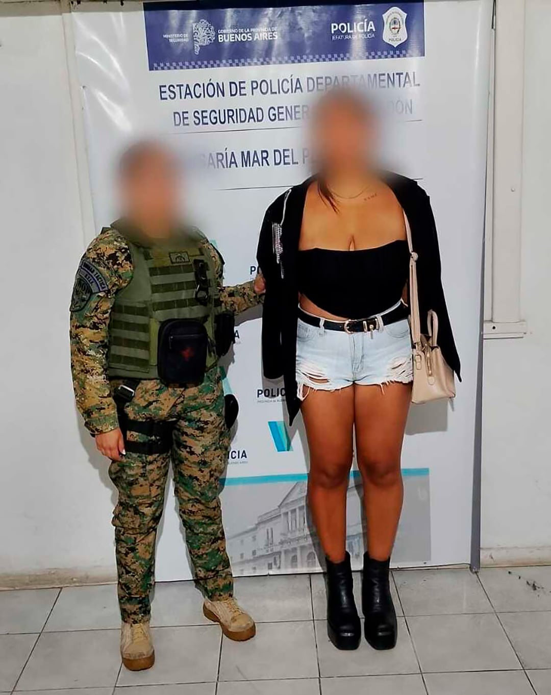 Una de las acusadas tras la detención