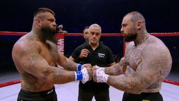 La pelea de los “250 kilos” entre dos luchadores en el boxeo sin guantes que acabó con un impactante nocaut