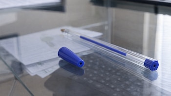 Evitan una tragedia: conoce para qué sirve el pequeño agujero en la tapa de los lapiceros y cómo puede salvar tu vida