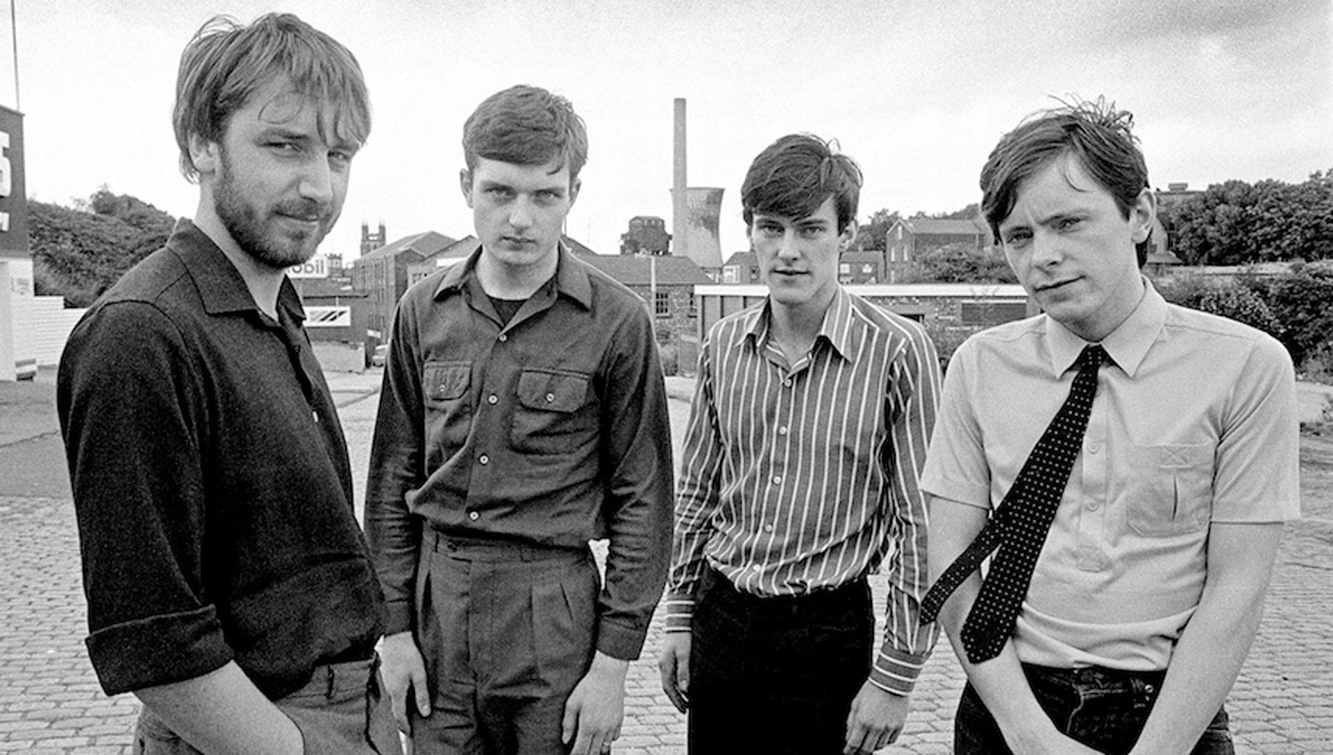 Peter Hook & The Light dedicó a Reeves “Love Will Tear Us Apart”, una de las canciones más reconocidas de Joy Division. (Paul Slattery / Retna Pictures)
