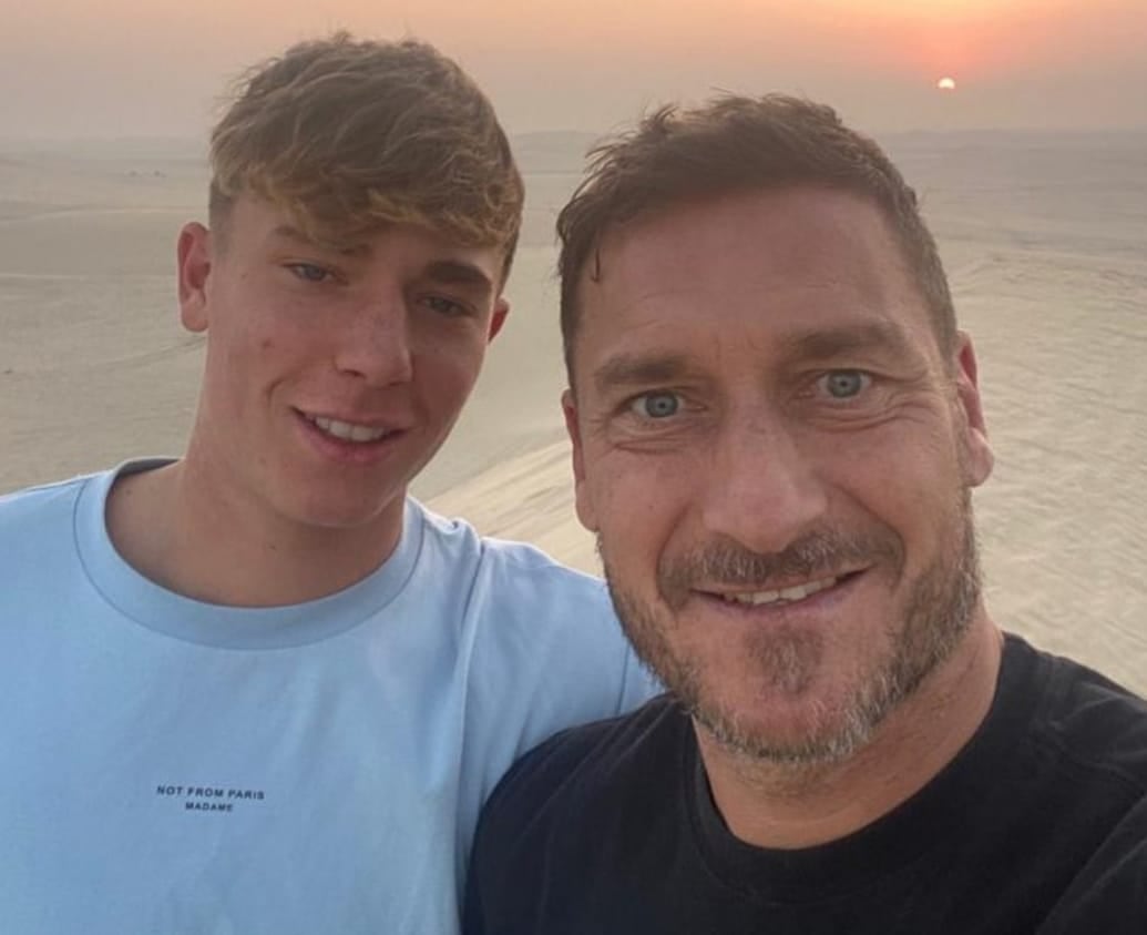 Totti junto a su hijo Cristian (imagen del Instagram de Cristian Totti)