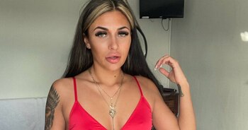 Una ‘escort’ de 23 años forzó a una joven de 16 a tener sexo con 17 hombres en un solo día para que le pagara una deuda