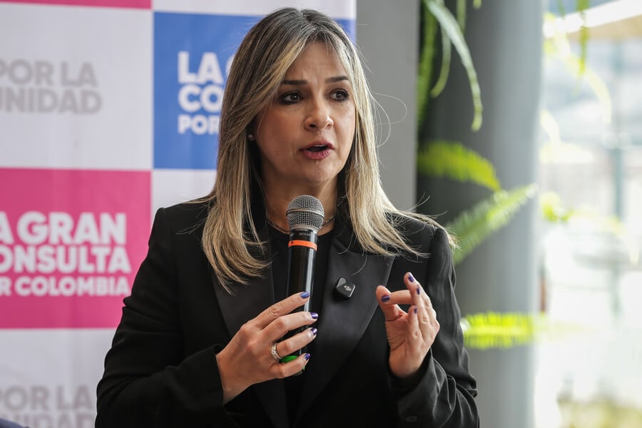Vicky Dávila aseguró que Iván Cepeda va