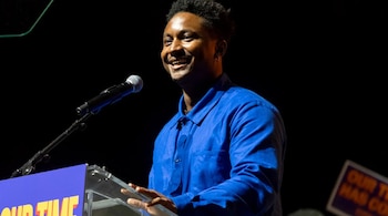 El video del arresto de Chi Ossé capturó la tensión entre los manifestantes y la policía de Nueva York durante el operativo judicial (Fox News)