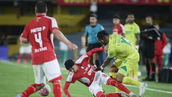 Pelea entre futbolista del Atlético Bucaramanga y presidente de Santa Fe tras la victoria del cuadro “Cardenal” por la Liga BetPlay: “Eres un periodista, no sos hincha”