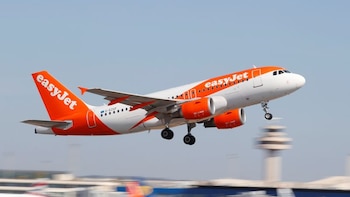 Un vuelo con destino Londres aterriza de emergencia en Roma por una batería externa en una maleta
