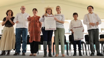 La presidenta Claudia Sheinbaum entregó 60 mil hectáreas de tierras
comunales a propietarios originarios. (Foto: Presidencia)
