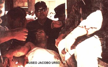 Así sacaron al defensor del