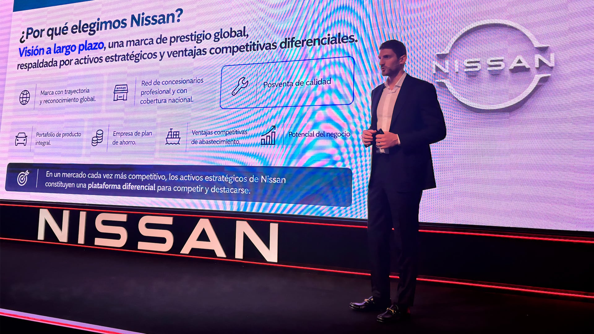 Martín Schwartz expone la estrategia del traspaso comercial de Nissan Argentina a los grupos Simpa y Tagle durante un evento corporativo (Infobae)