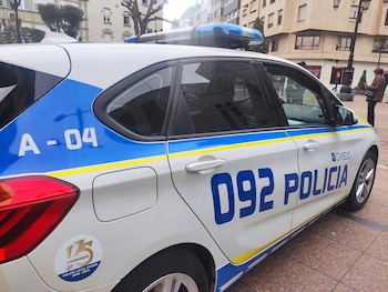 Un vehículo de la Policía Local de Oviedo (Europa Press)