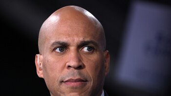 EEUU: Cory Booker se retiró