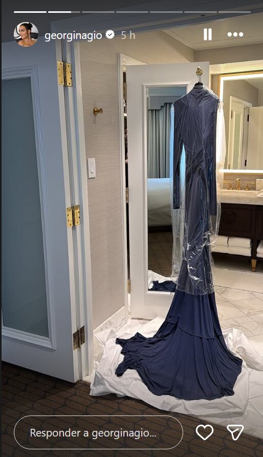 La presencia de Georgina Rodríguez con un vestido histórico resalta cómo el glamour clásico se reinventa en la actualidad (Instagram:@georginagio)