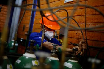 El repunte de la economía será modesto a pesar de que la producción incrementó en 17.9% en el último mes (Foto: EFE/Rodrigo Sura/Archivo)