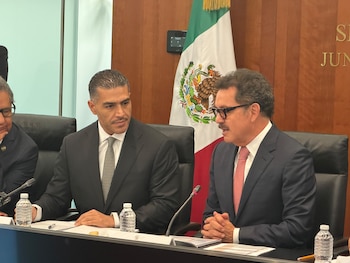 El titular de la SSPC se presenta ante los integrantes de la coordinación parlamentaria durante la revisión del Segundo Informe de Gobierno de la presidenta Claudia Sheinbaum Pardo, correspondiente a 2026
