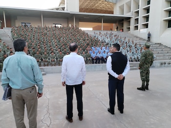 El titular de la SSPC sigue visitando algunos de los estados con alta incidencia delictiva para coordinar junto con los titulares de la Sedena y Marina la nueva estrategia de seguridad. Foto: Semar