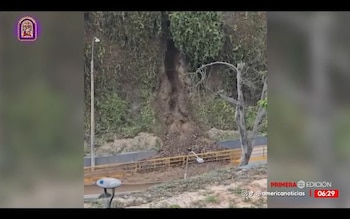 Un derrumbe en la Costa Verde cerró un carril de la bajada Armendáriz durante varias horas