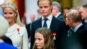 Marius Borg y Mette-Marit de Noruega se reencuentran en casa: la princesa heredera recibe el alta médica al mismo tiempo que su hijo sale de prisión