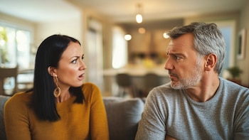 ChatGPT asegura que estas frases suelen buscar superioridad o invalidar lo que otra persona está diciendo, sin que lo note. (Imagen Ilustrativa Infobae)