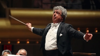 Semyon Bychkov toma la batuta