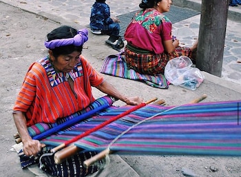 En Guatemela descubriendo telares