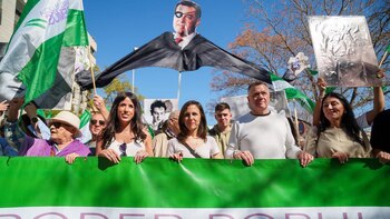 Centenares de manifestantes se congregan