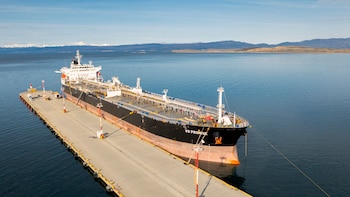 Tierra del Fuego protestó ante el Gobierno por el amarre de un petrolero británico en Ushuaia